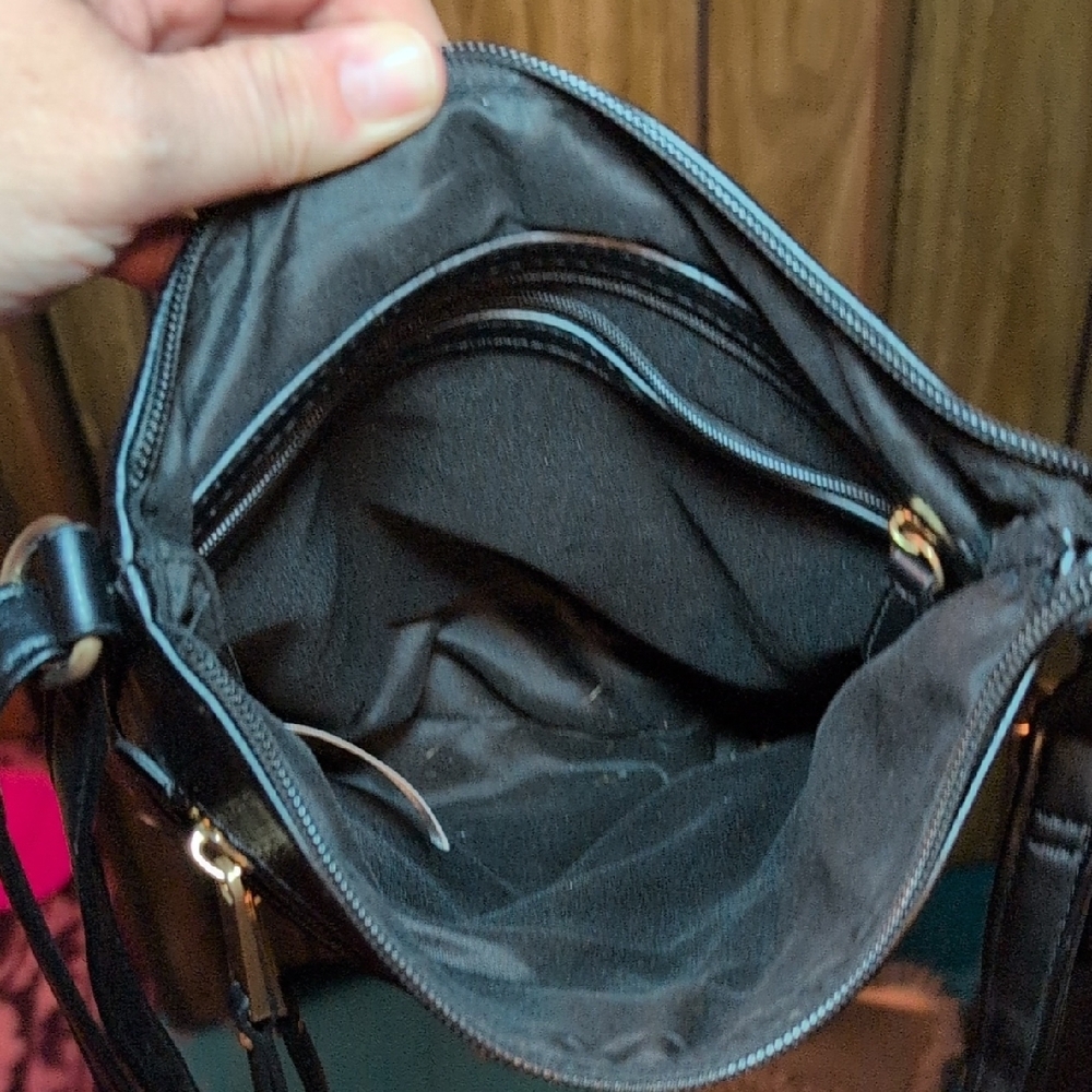 Elegant Black Shoulder Bag - Picture 4 of 5